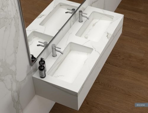 Luxusní mramorové koupelny s nábytkem ve stejném dezénu