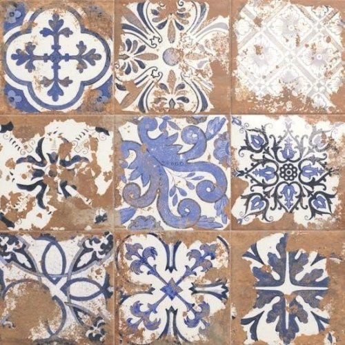 Modrobílé vzory ve vysoké patině, dekor Anthology cotto, série Land Anthology
